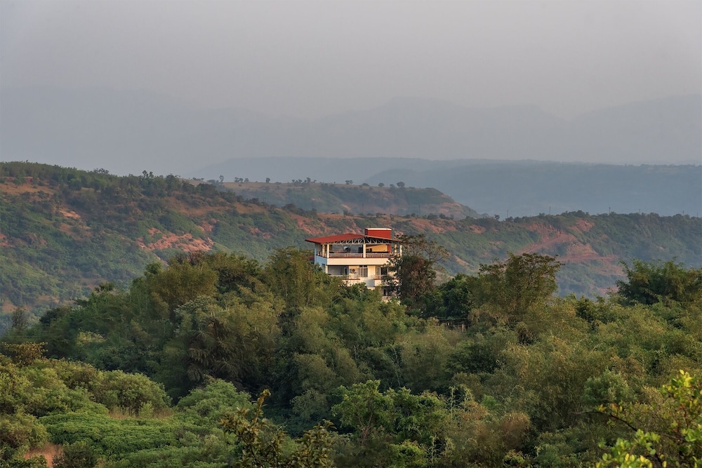Cosmicstays Ekantam Serene Solitude With Inspiring Views at Velhe — 4-Star Luxury Hotel in Pune, India