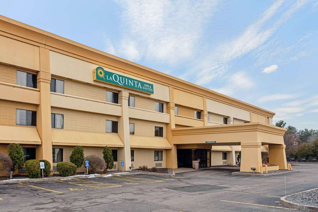 La Quinta Inn & Suites by Wyndham Stevens Point - photo 3