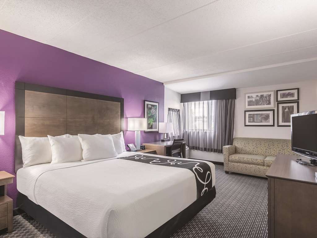 La Quinta Inn & Suites by Wyndham Salem NH - photo 16