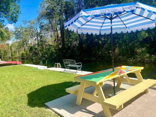 Retro Retreat Waterfront — Crystal River