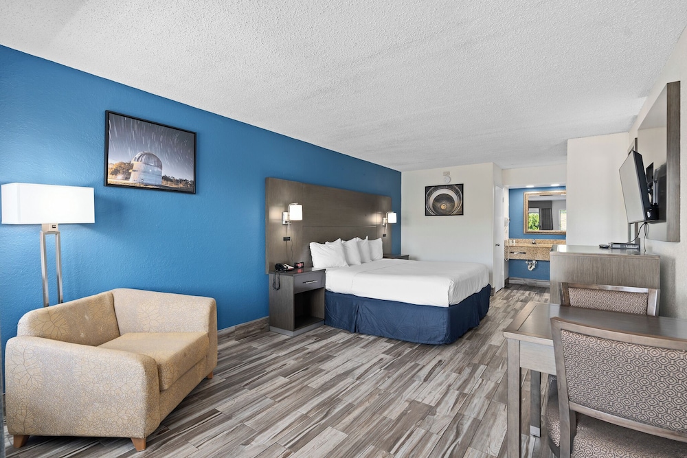 Baymont by Wyndham Orlando East - photo 14