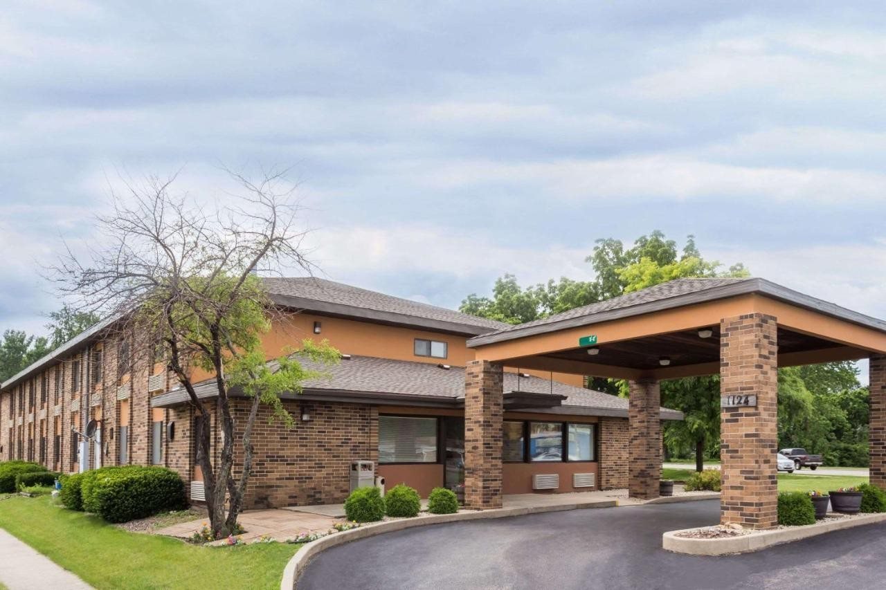 Days Inn by Wyndham Stoughton WI. — hotel in Stoughton