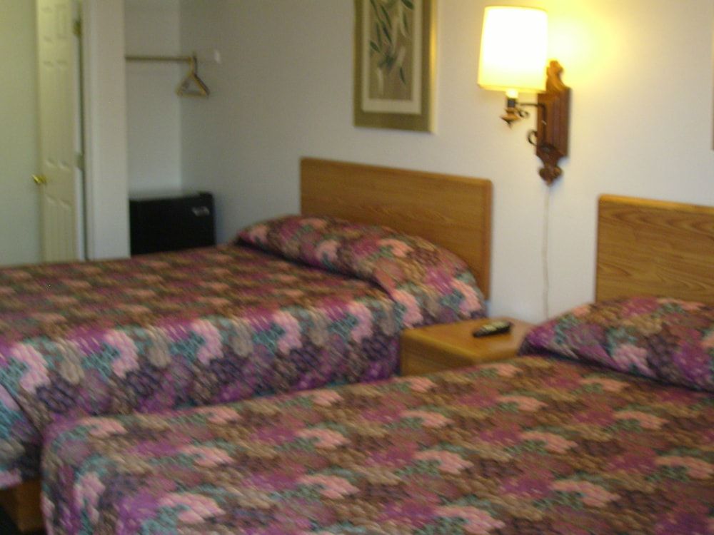Cascade City Center Motel - photo 17