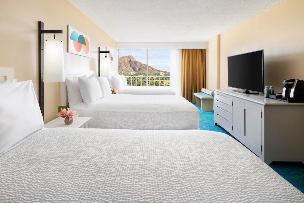 The Twin Fin Hotel - photo 39