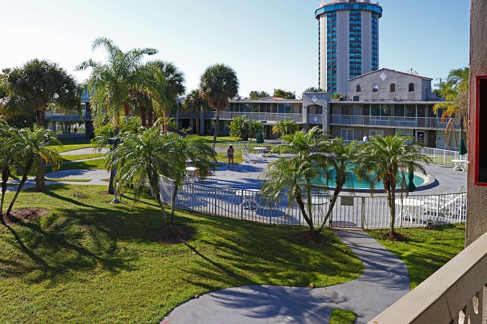 Howard Johnson by Wyndham Orlando International Drive - photo 21