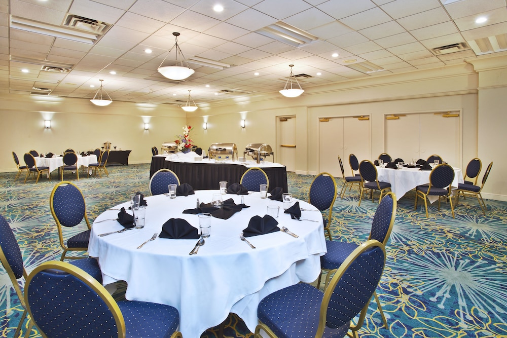 Spark by Hilton Akron Fairlawn - photo 18
