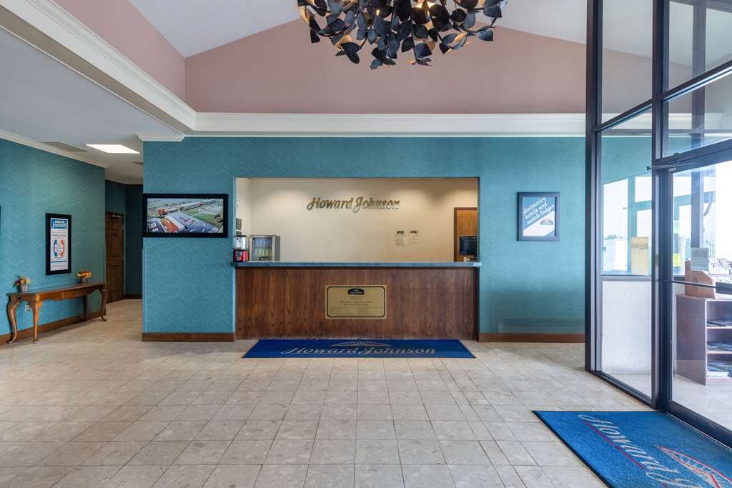 Howard Johnson Hotel & Conference Center by Wyndham Salem - photo 7