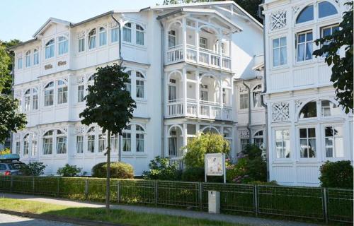 Villa Eden Binz Typ 6 Apartment 1 — 4-Star Luxury Hotel in Ostseebad Binz, Germany