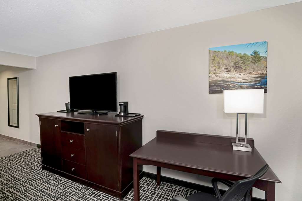 La Quinta Inn & Suites by Wyndham Cookeville - photo 20