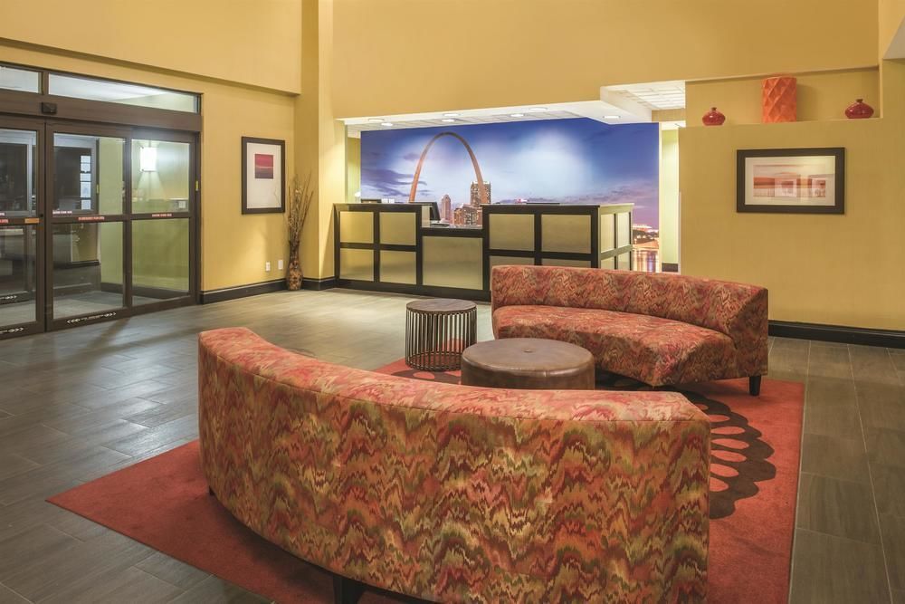 La Quinta Inn and Suites St Louis Airport Riverport — hotel in Maryland Heights