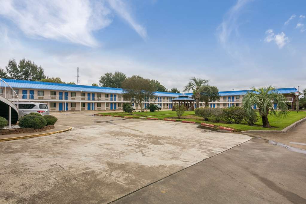 Motel 6 Winnie TX - photo 5