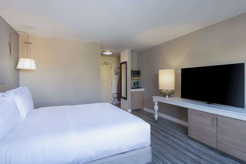 Hilton Garden Inn St. Charles - photo 17