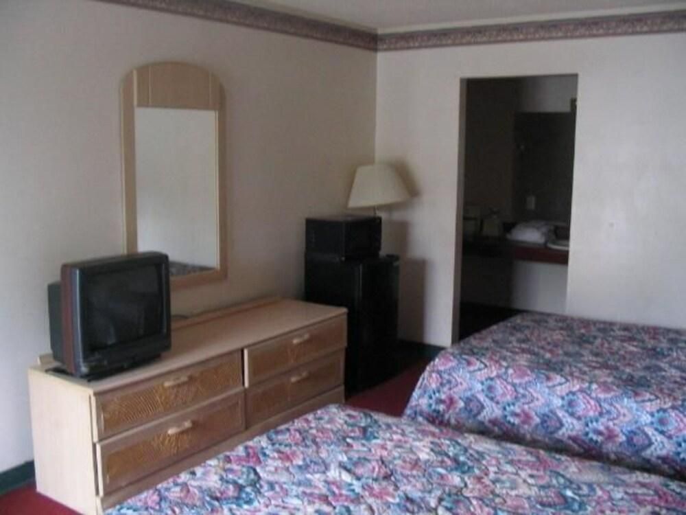 Guest Inn Dalton - photo 6