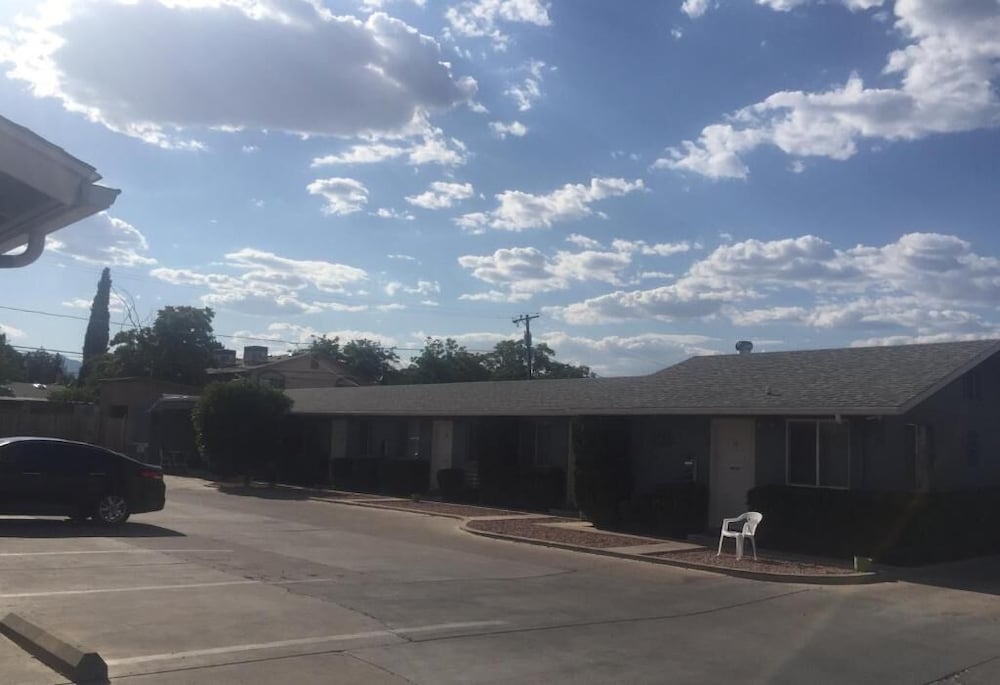 Little Daisy Motel - photo 21