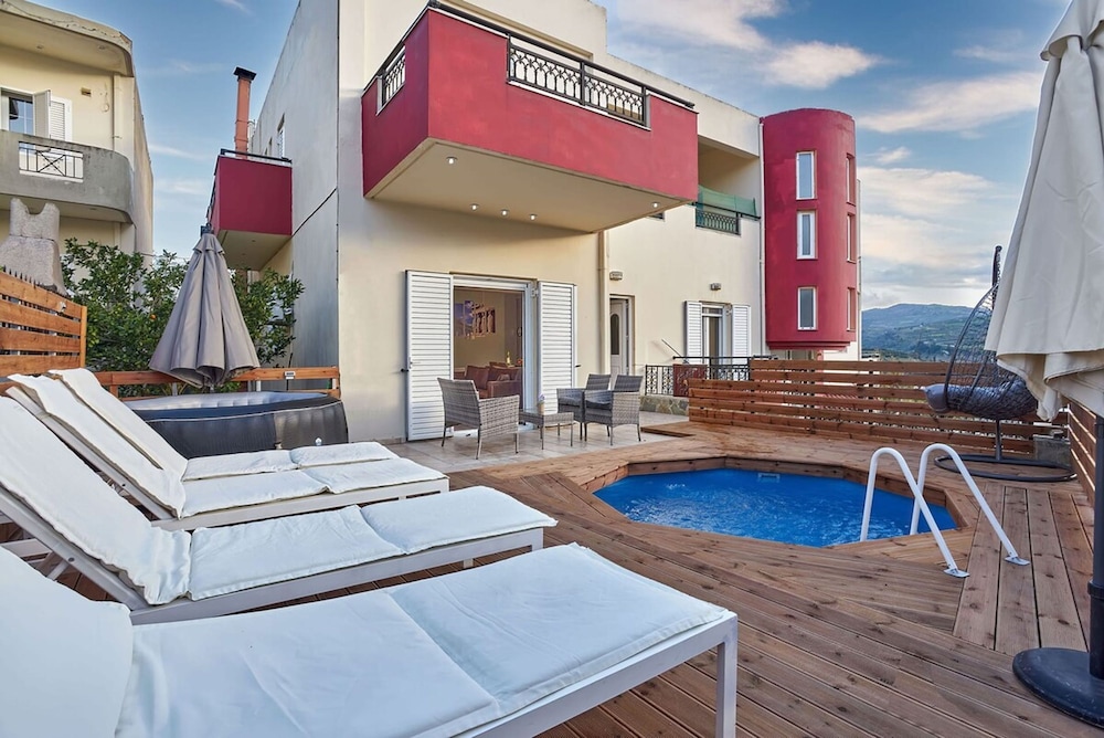 Middle Of Crete Apartment — 4-Star Luxury Hotel in Irakleion, Greece