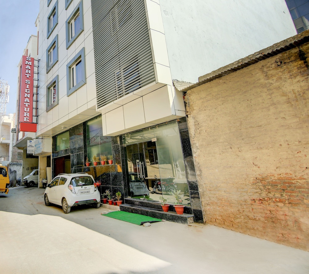 Hotel Smart Signature — 4-Star Luxury Hotel in New Delhi, India