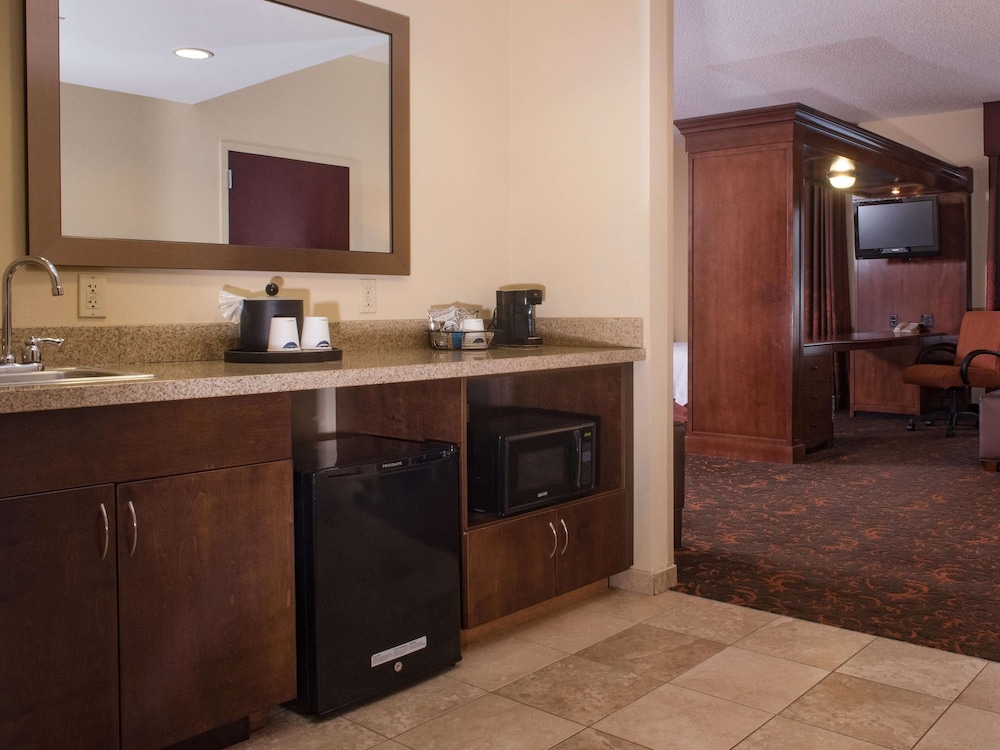 Hampton Inn & Suites Woodstock VA - photo 36