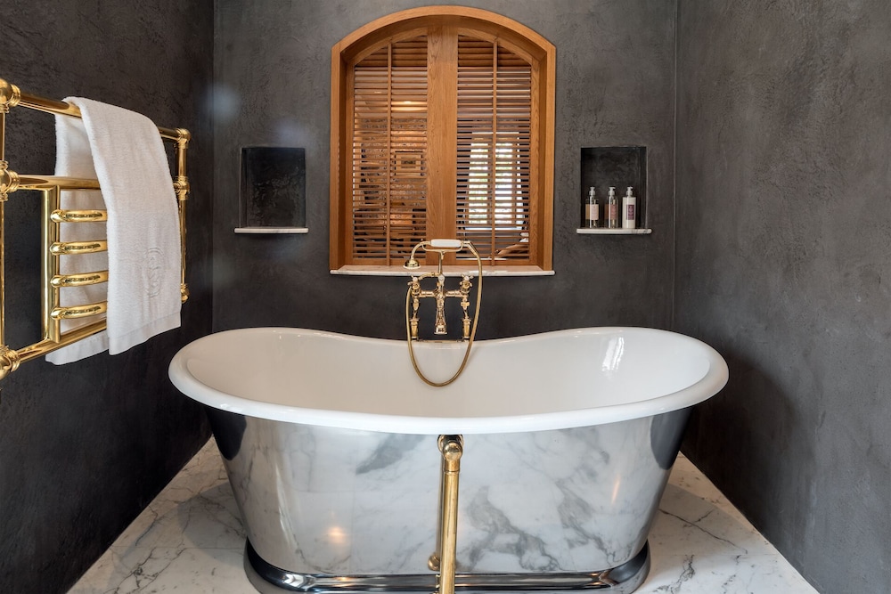 Château Brachet — 5-Star Luxury Hotel in Gresy-Sur-Aix, France