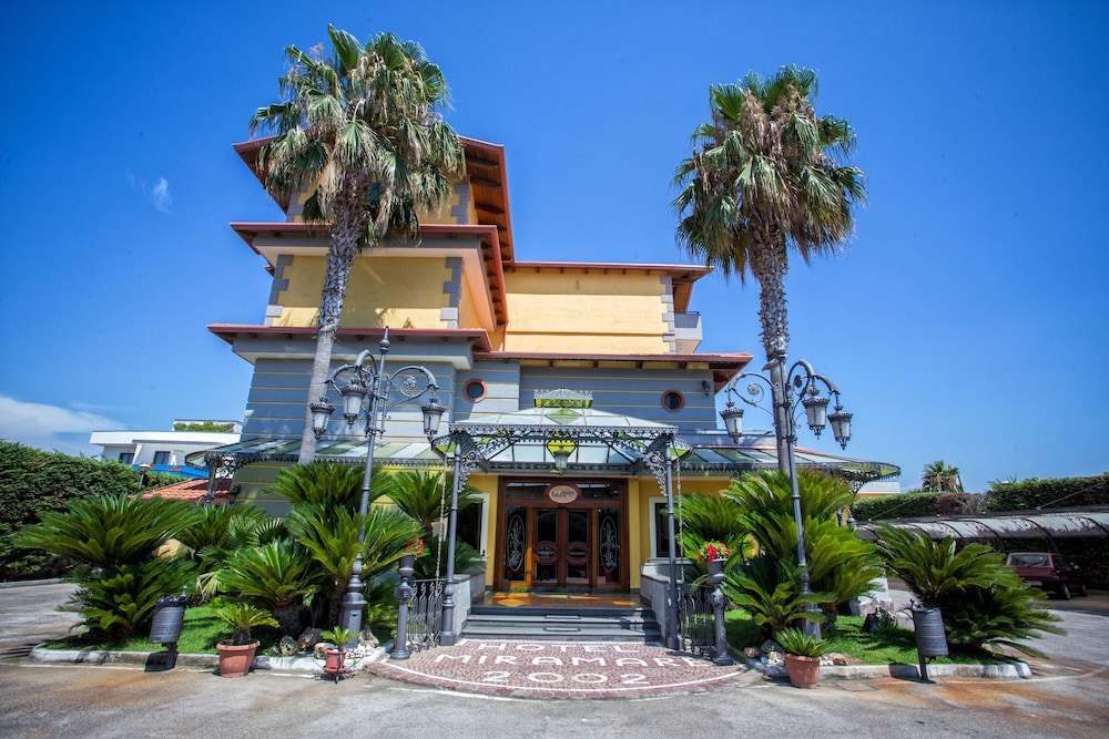 Hotel Miramare - carbon neutral hotel in Giugliano In Campania