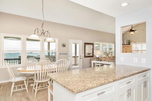 Front Row by Oak Island Accommodations - photo 11
