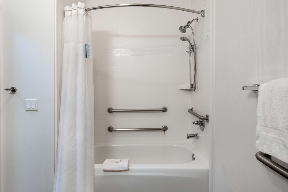 Hampton Inn by Hilton Irvine East Lake Forest - photo 21