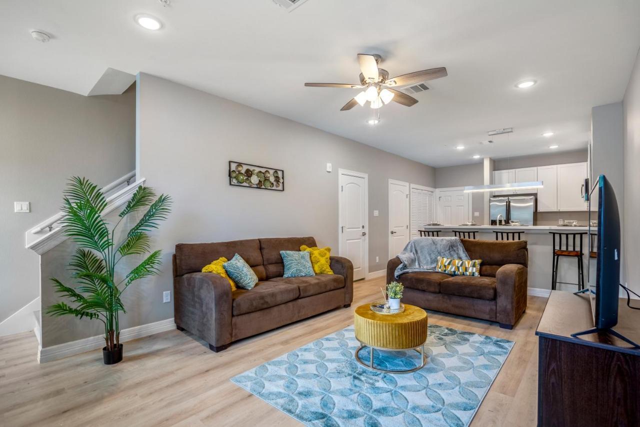 Brown Cottage — 4-Star Luxury Hotel in Houston, United States