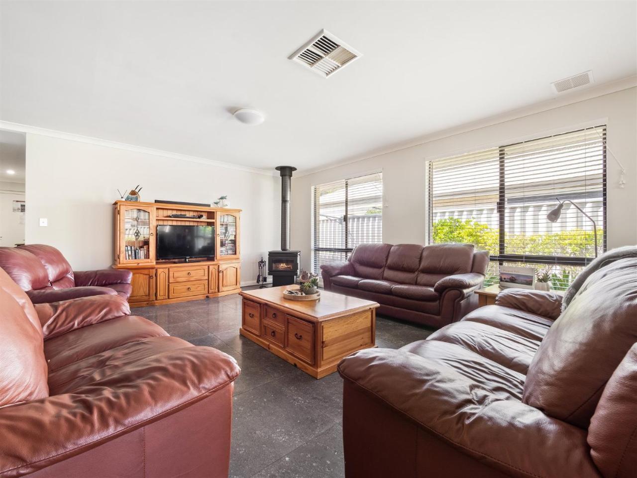 Busselton Broadwater Holiday Home — 4-Star Luxury Hotel in Busselton, Australia