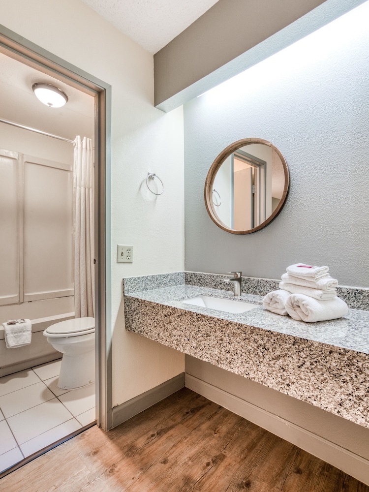 Dallas Love Field Inn - photo 33