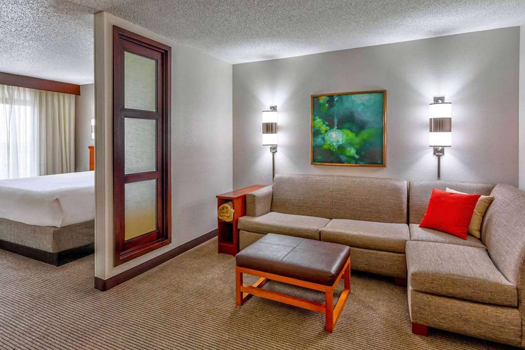 Wyndham Garden Kansas City Airport - photo 13