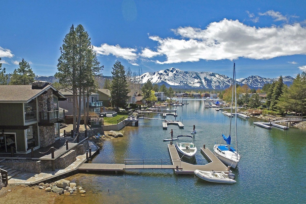 Tahoe Keys 5br W Hot Tub & Dock 5 Bedroom Home — 4-Star Luxury Hotel in South Lake Tahoe, United States
