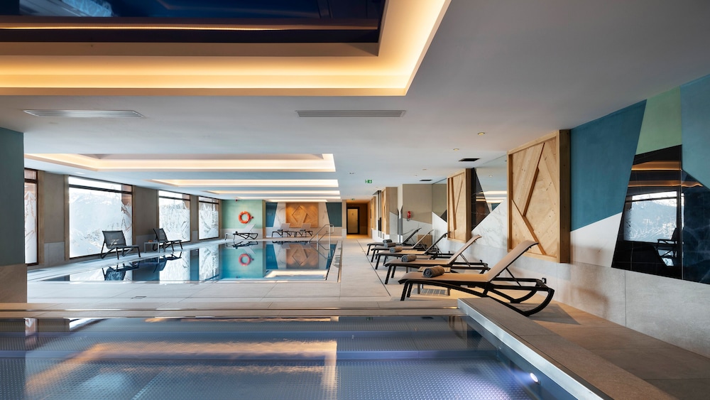 MGM Hôtels & Résidences Résidence Akoya — 5-Star Luxury Hotel in Moutiers, France