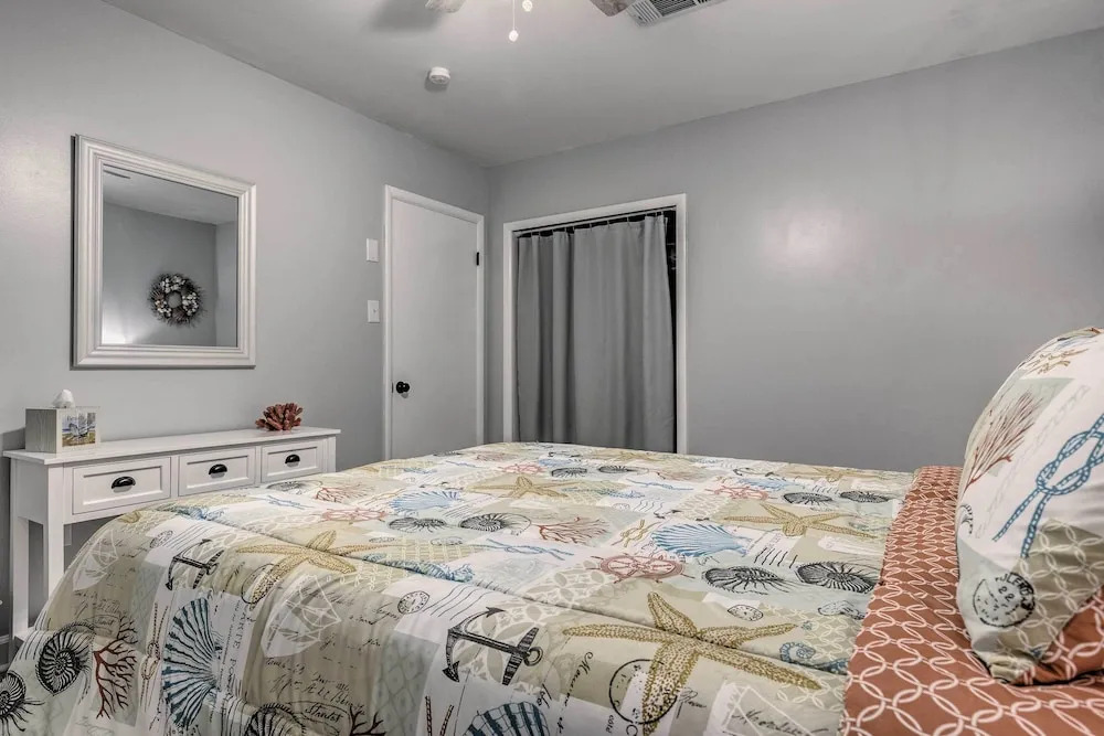 Charming Gulfport Escape Half Mile to Beach in Gulfport, United States