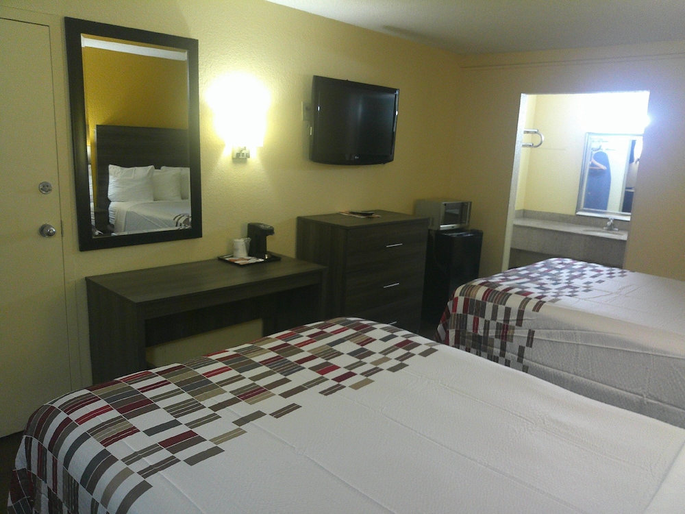 Red Roof Inn Hampton Coliseum - photo 11