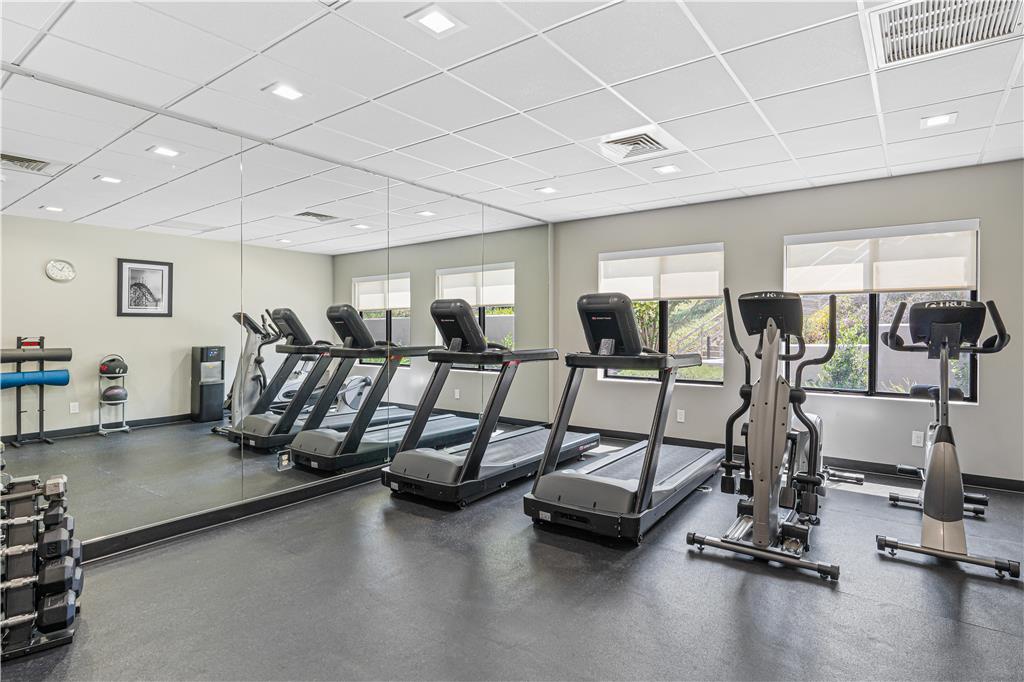 Best Western Valencia Six Flags Inn & Suites - photo 8