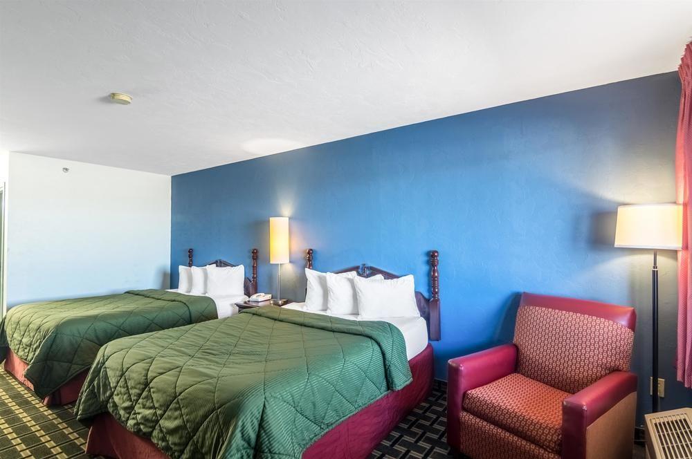 Premier Inn & Suites - photo 7
