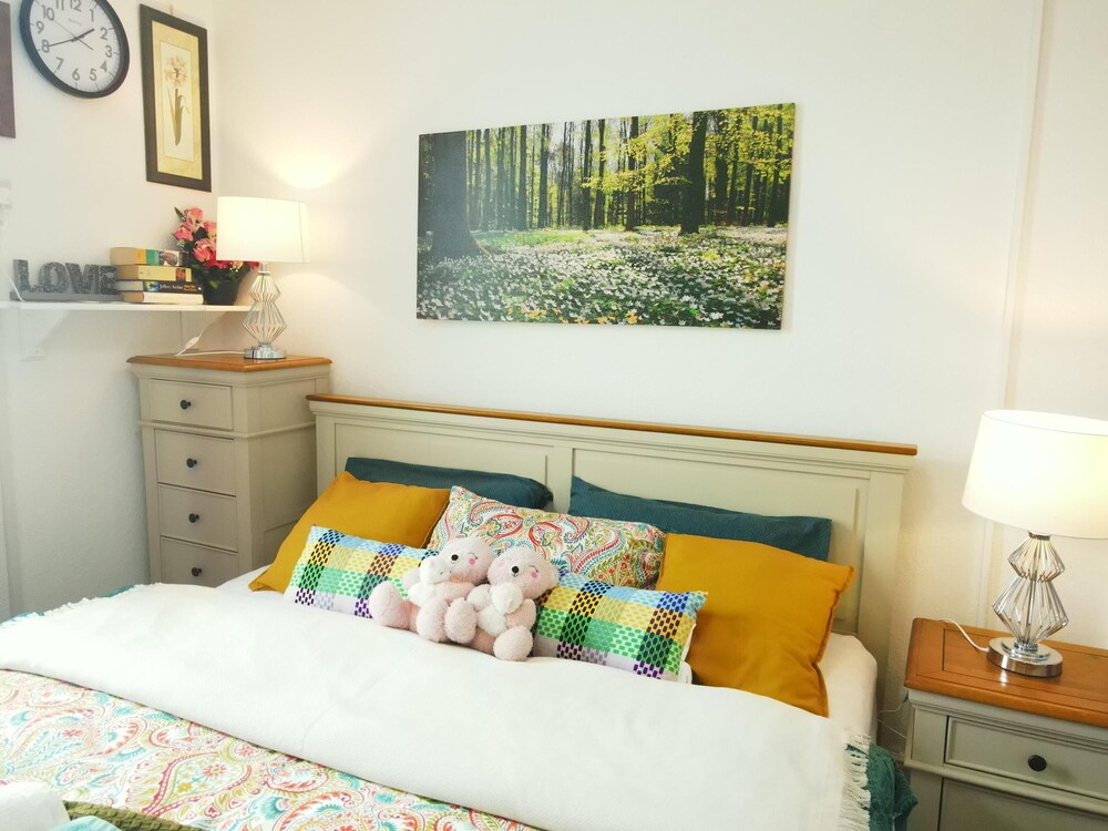 Stylish 2 sleep Studio in Newport Centre Free WiFi & On site Parking — 4-Star Luxury Hotel in Newport, United Kingdom