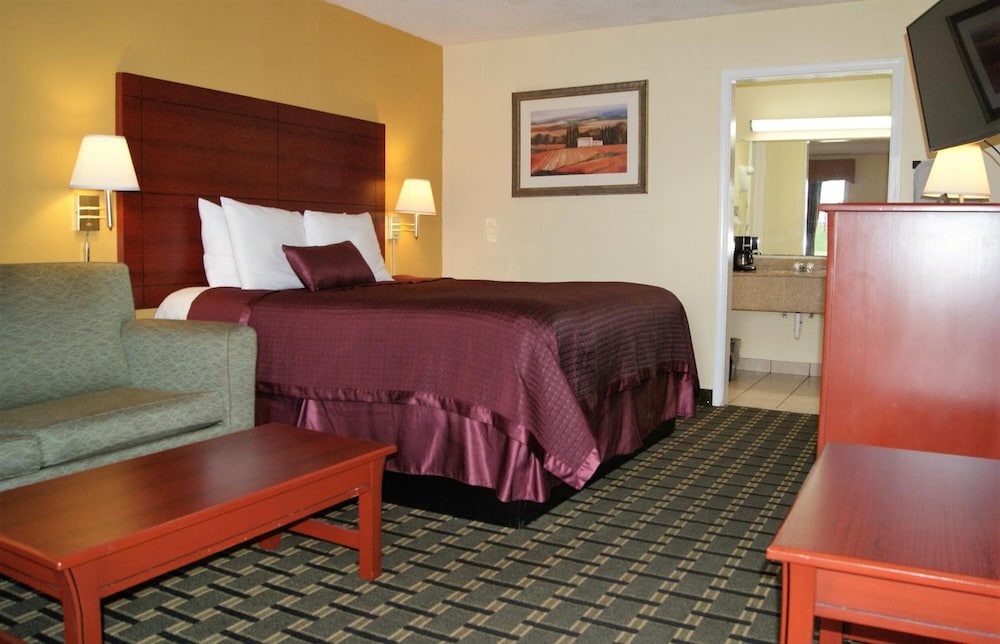 Red Carpet Inn - photo 26