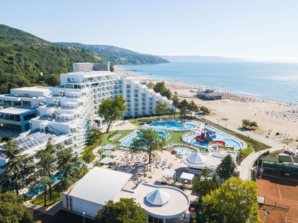 Maritim Hotel Paradise Blue Albena — hotel in Varna