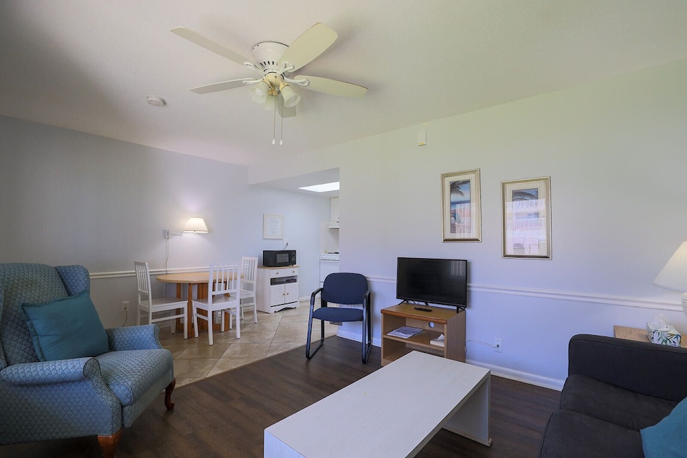 Coastal Waters Inn - photo 105