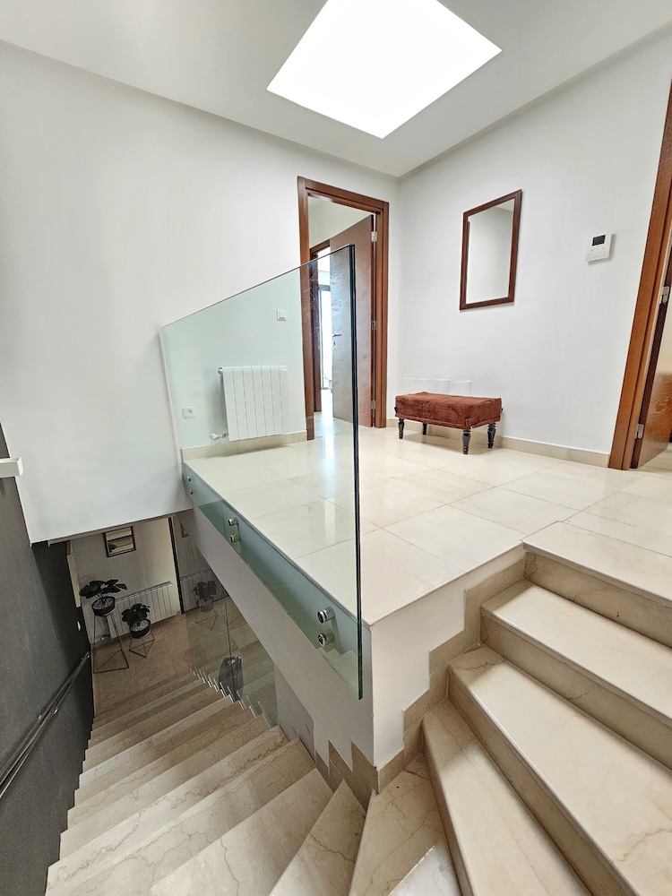 Stylish Luxe House with Garden Marsa — 4-Star Luxury Hotel in Al Marsa, Tunisia