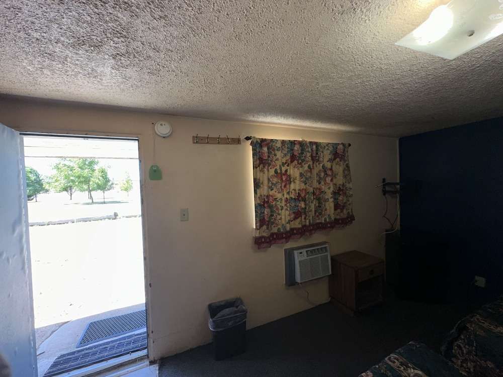 Crestview Motel Inc - photo 12