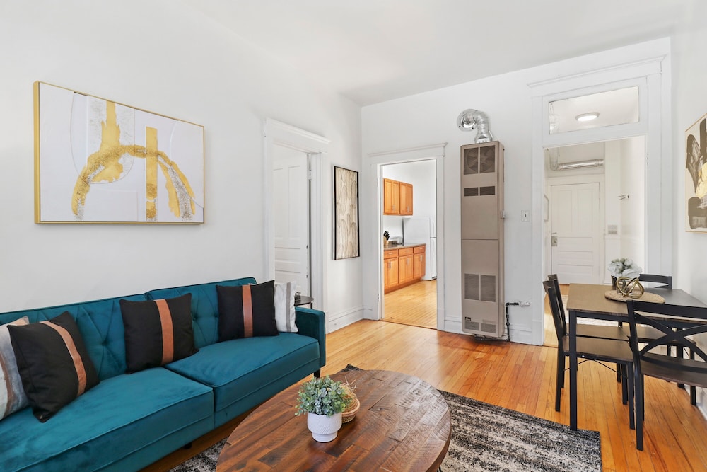 2 Bedroom Cozy Apt in Prime Location Clark 2 — 4-Star Luxury Hotel in Chicago, United States