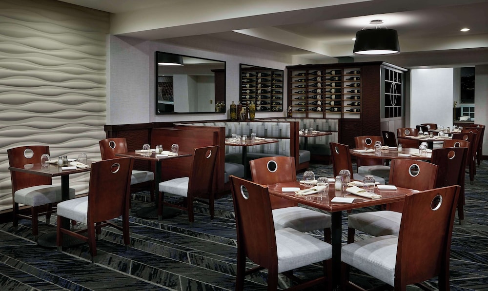 Hilton Chicago O'Hare Airport - photo 54