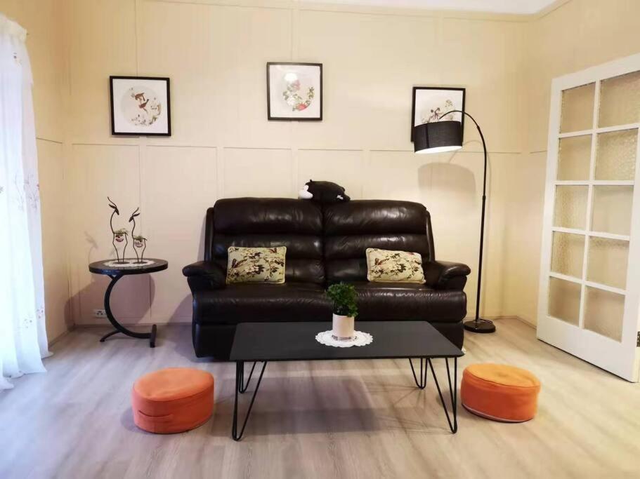 Charming1886 in Sydney, Australia