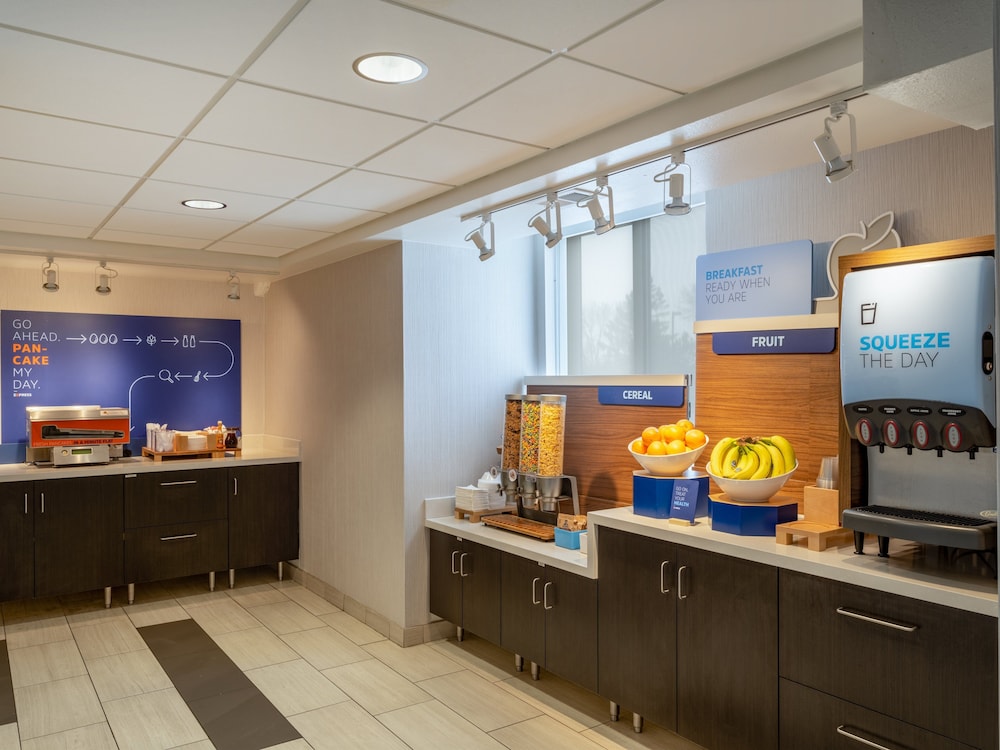 Holiday Inn Express Minneapolis West Plymouth by IHG - photo 31