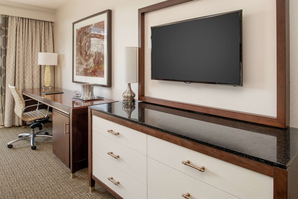 Hilton Bellevue - photo 11