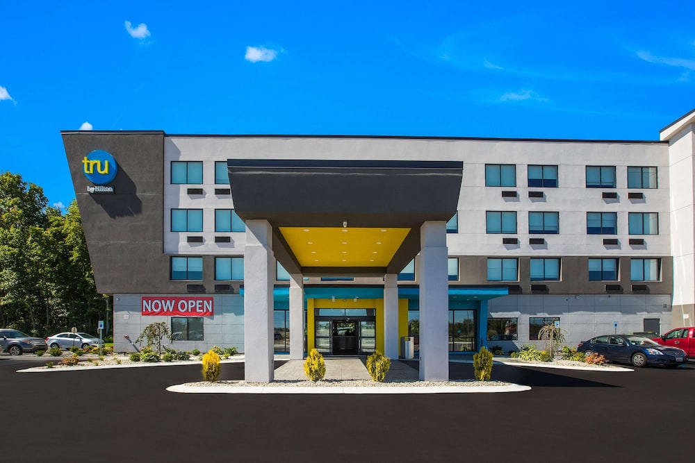 Tru by Hilton Saint Joseph - photo 30