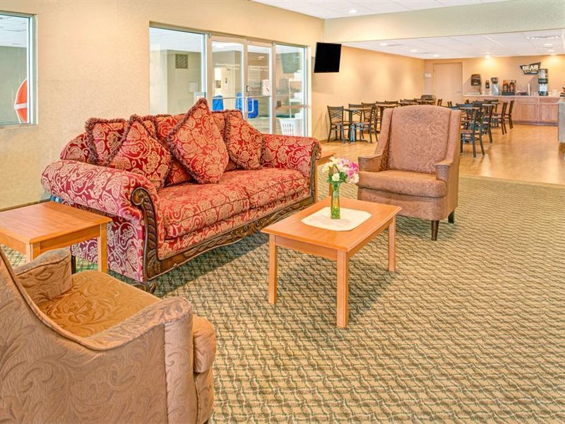 Travelodge by Wyndham Lincoln Airport I 80 - photo 15