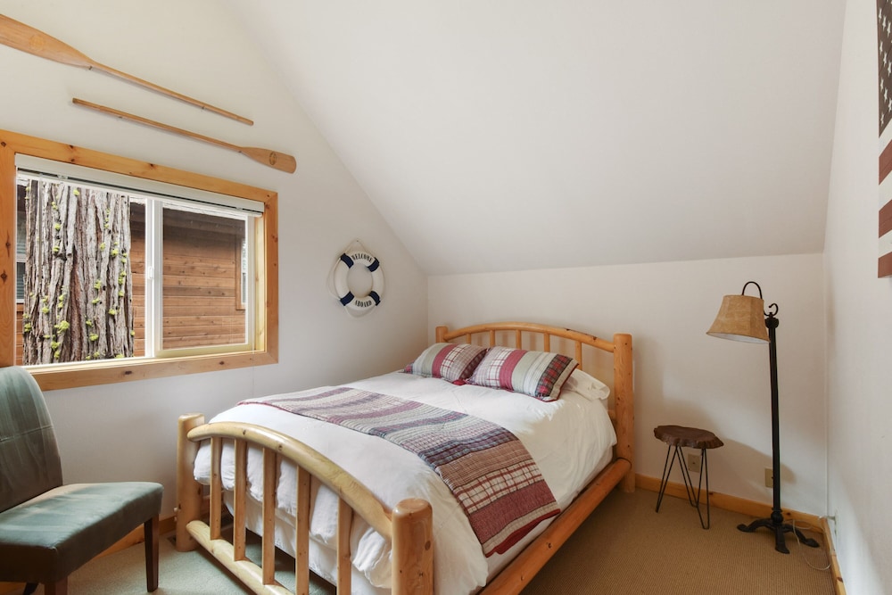Tucked Inn Tahoma - photo 3