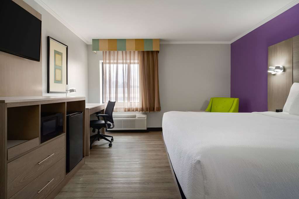 La Quinta Inn by Wyndham Birmingham Inverness - photo 17